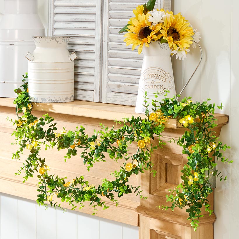 Lighted Bee and Yellow Flower Garland, Battery Operated A438