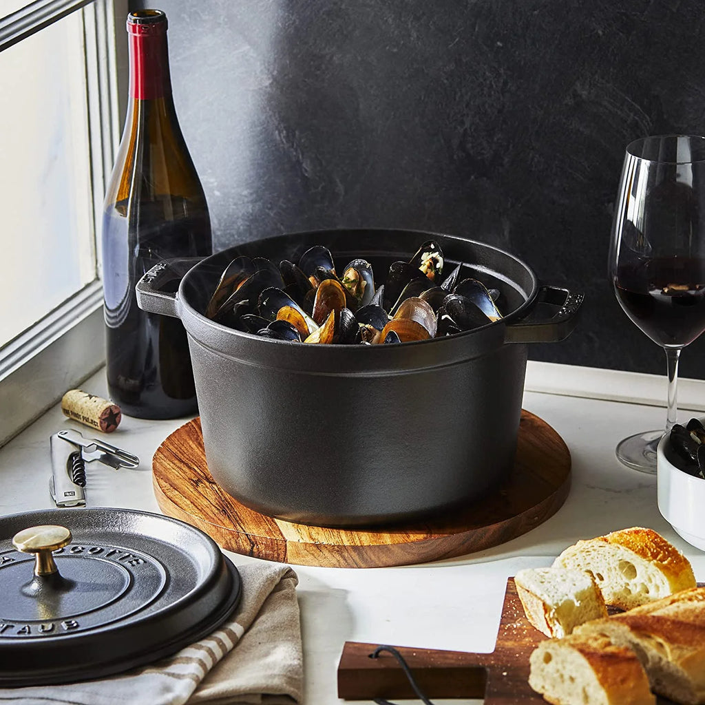 Matte Black Cast Iron Dutch Oven 5-qt Q42929