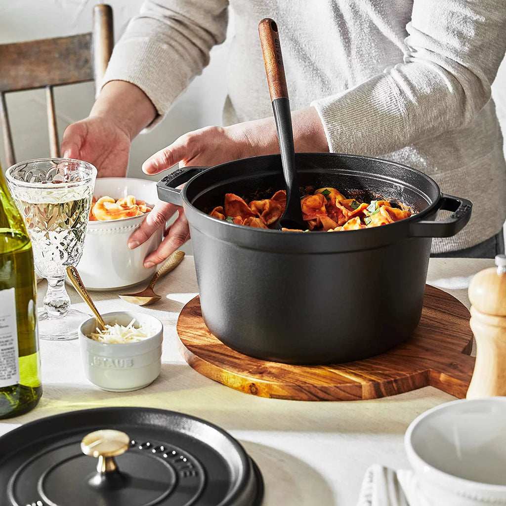 Matte Black Cast Iron Dutch Oven 5-qt Q42929