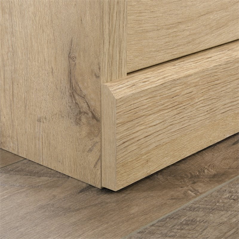 Traditional Engineered Wood Lateral File Cabinet in Prime Oak L5190