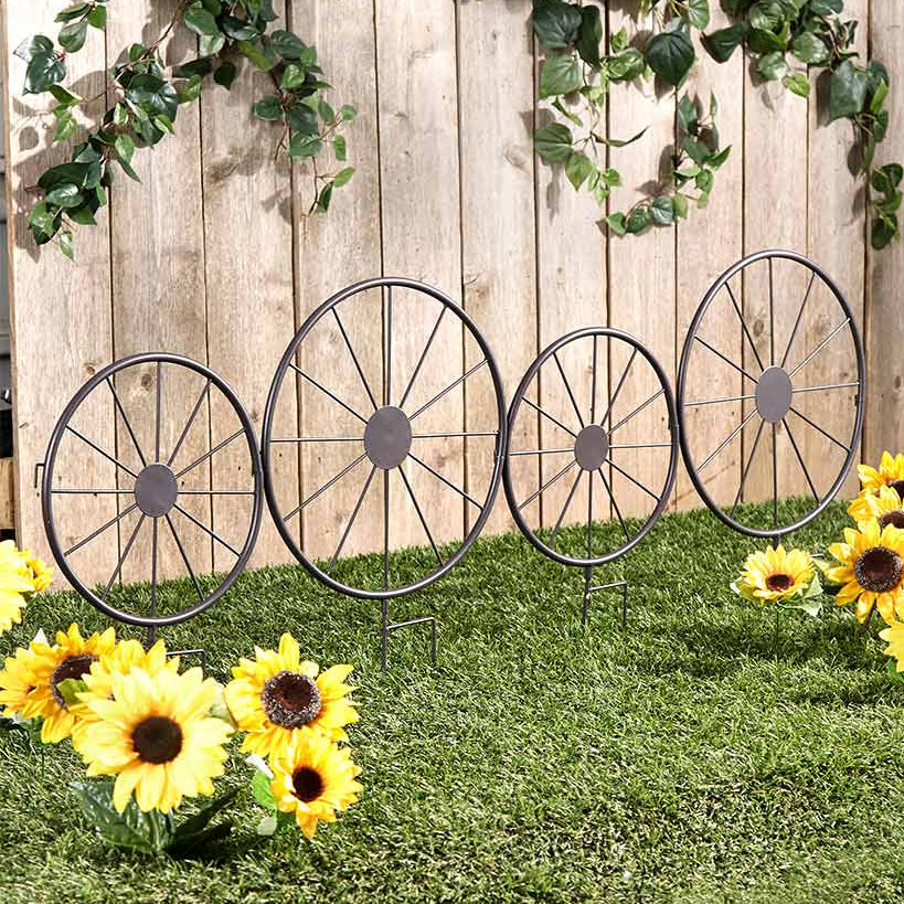 Rustic Wagon Wheel Planter for Outdoor Spaces E18942