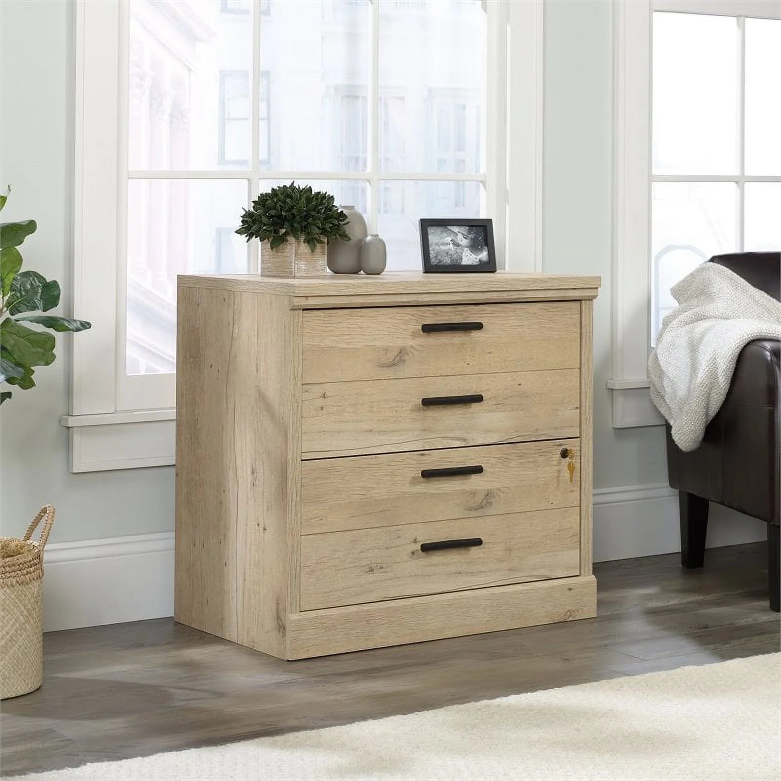 Traditional Engineered Wood Lateral File Cabinet in Prime Oak L5190