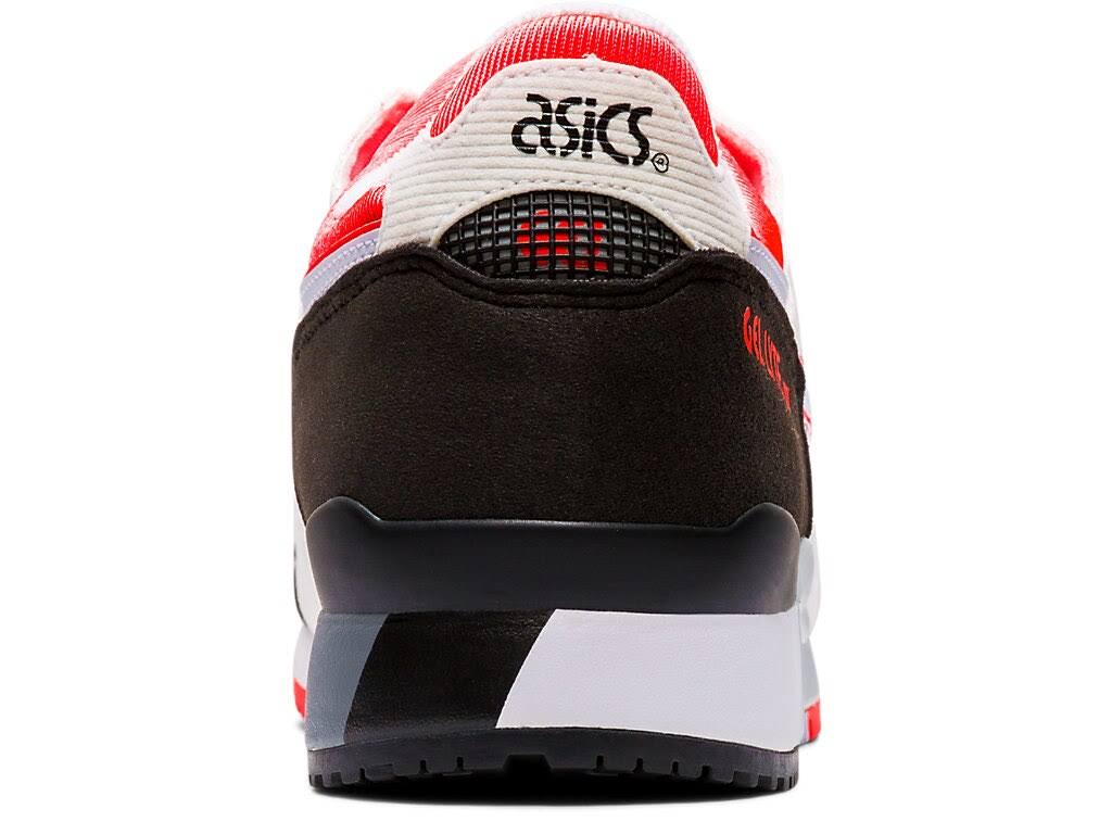 White Flash Coral Sneakers Q66298