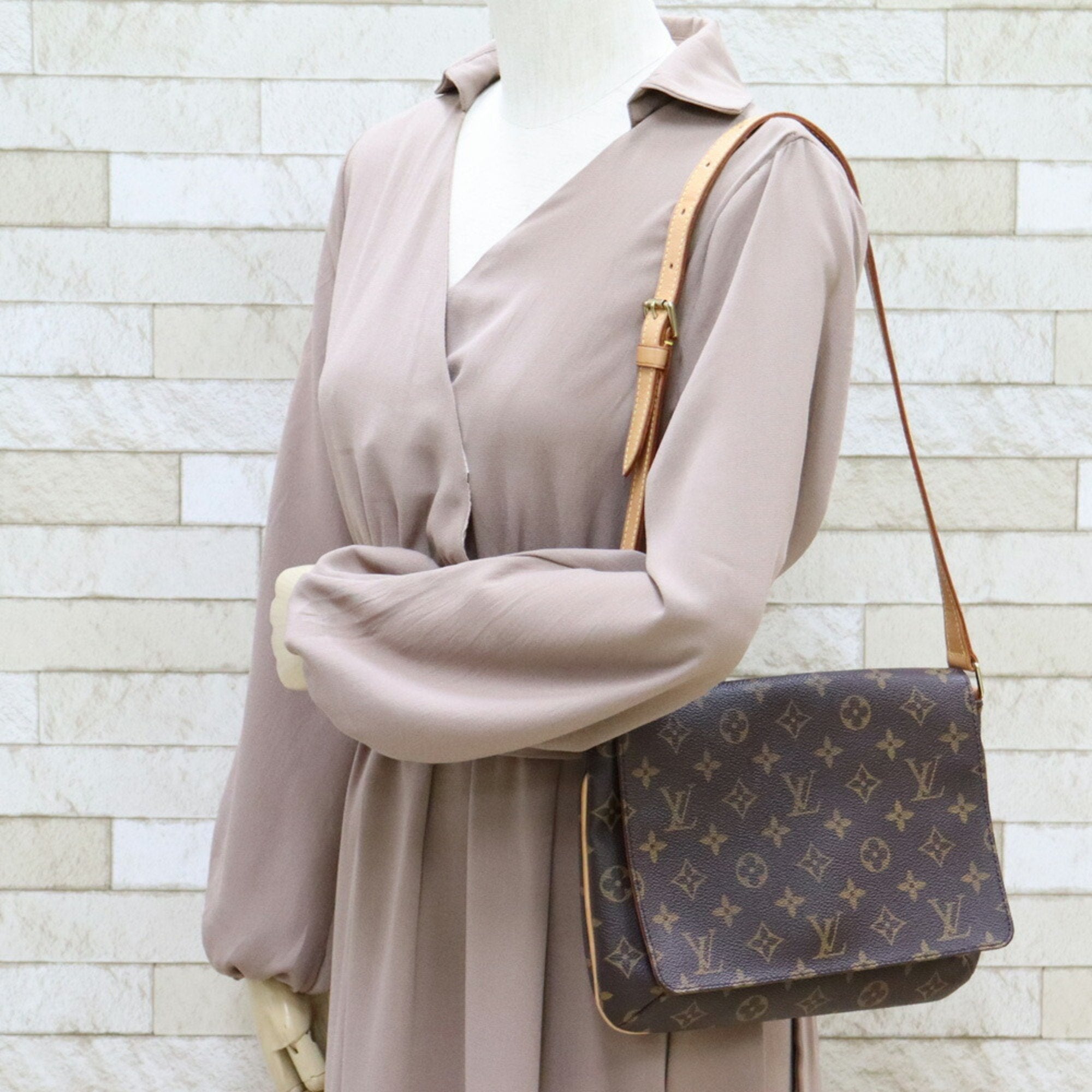 Pre-Owned Brown Canvas Shoulder Bag Q759