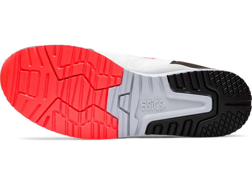 White Flash Coral Sneakers Q66298