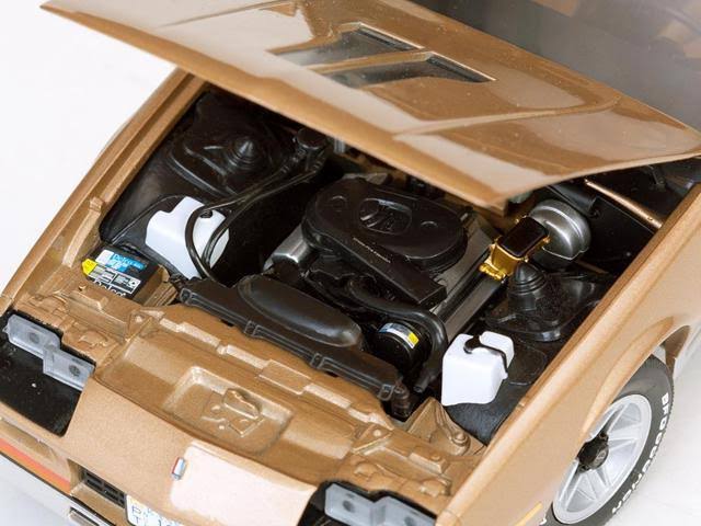 Gold 1/18 Diecast Model Car K609469