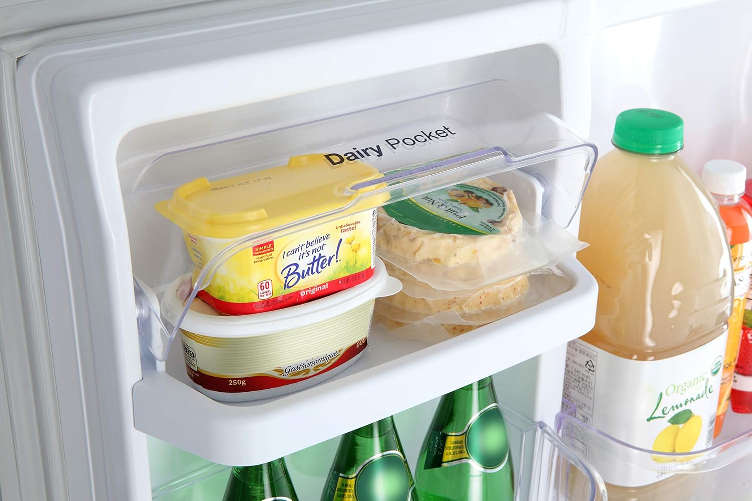 White 18 Cu.Ft Top Mount Refrigerator H852